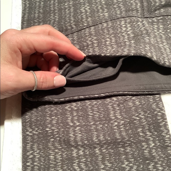 Lululemon 3/4 leggings - Picture 5 of 6